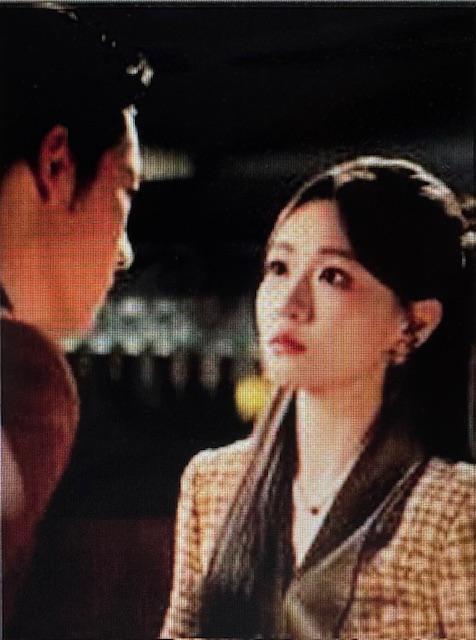 5684 2 LinhHonTrongMatEmCgTram